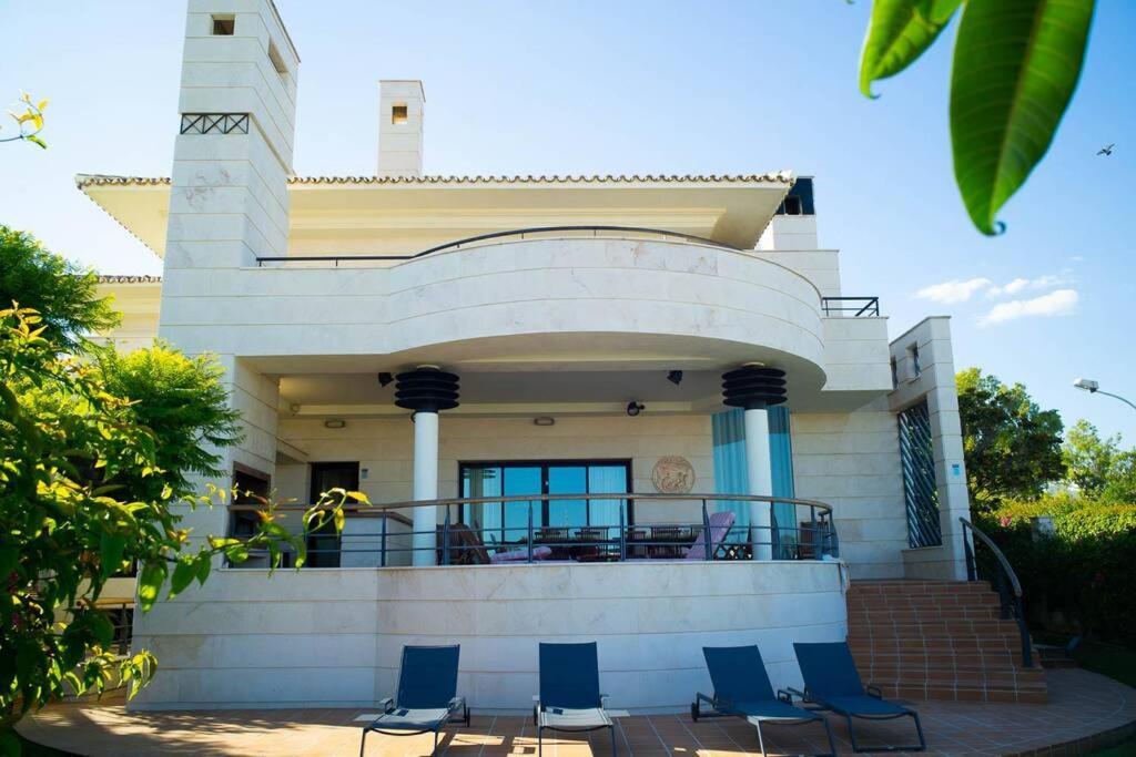 Beachside Villa In Puerto Marina, Бенальмадена Экстерьер фото